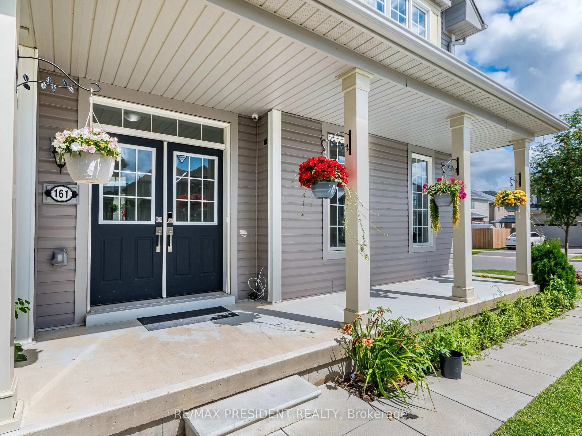 Photo 2 of 161 Munro Circle E, Brantford — HOMEH
