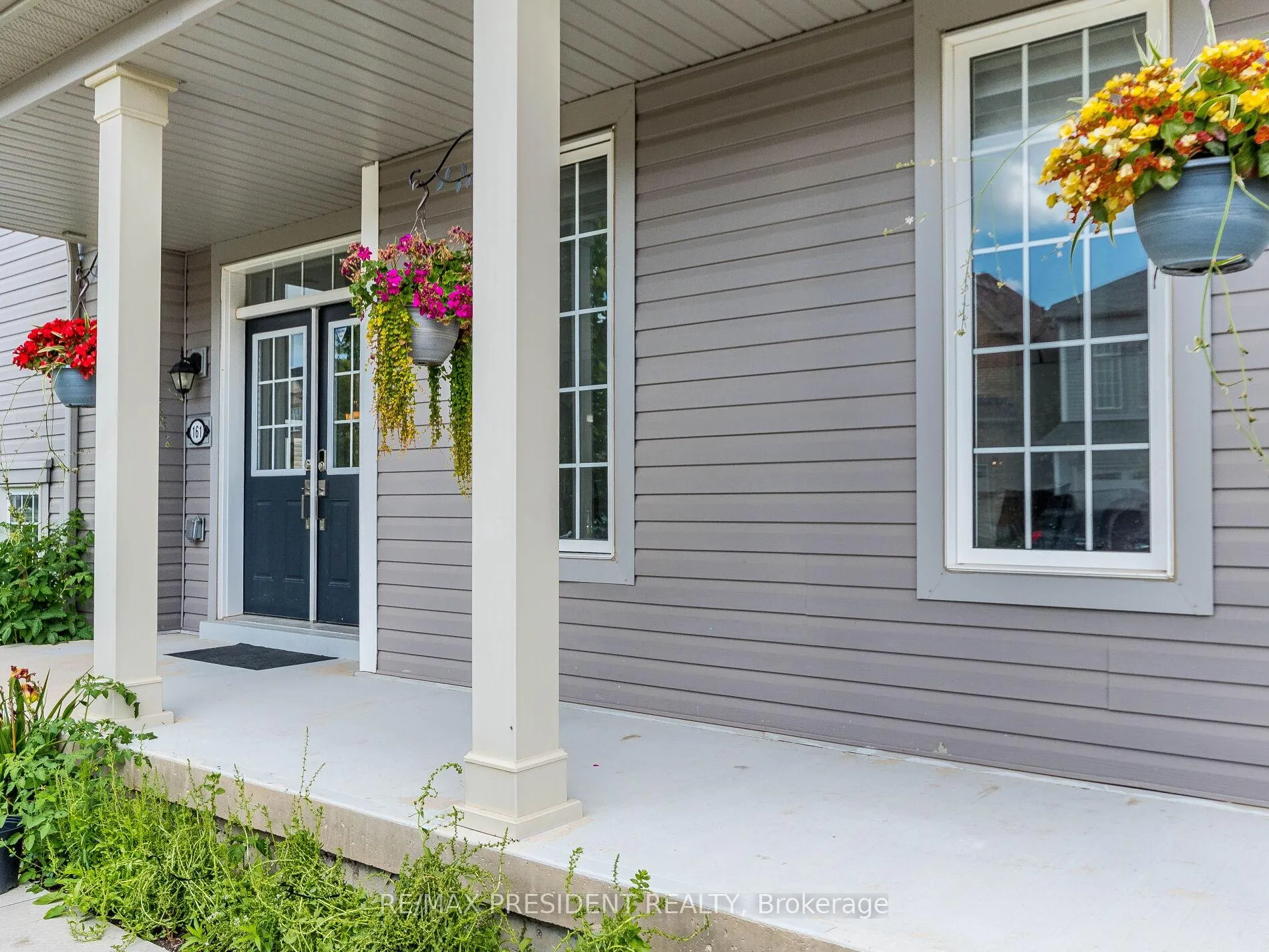Photo 4 of 161 Munro Circle E, Brantford — HOMEH