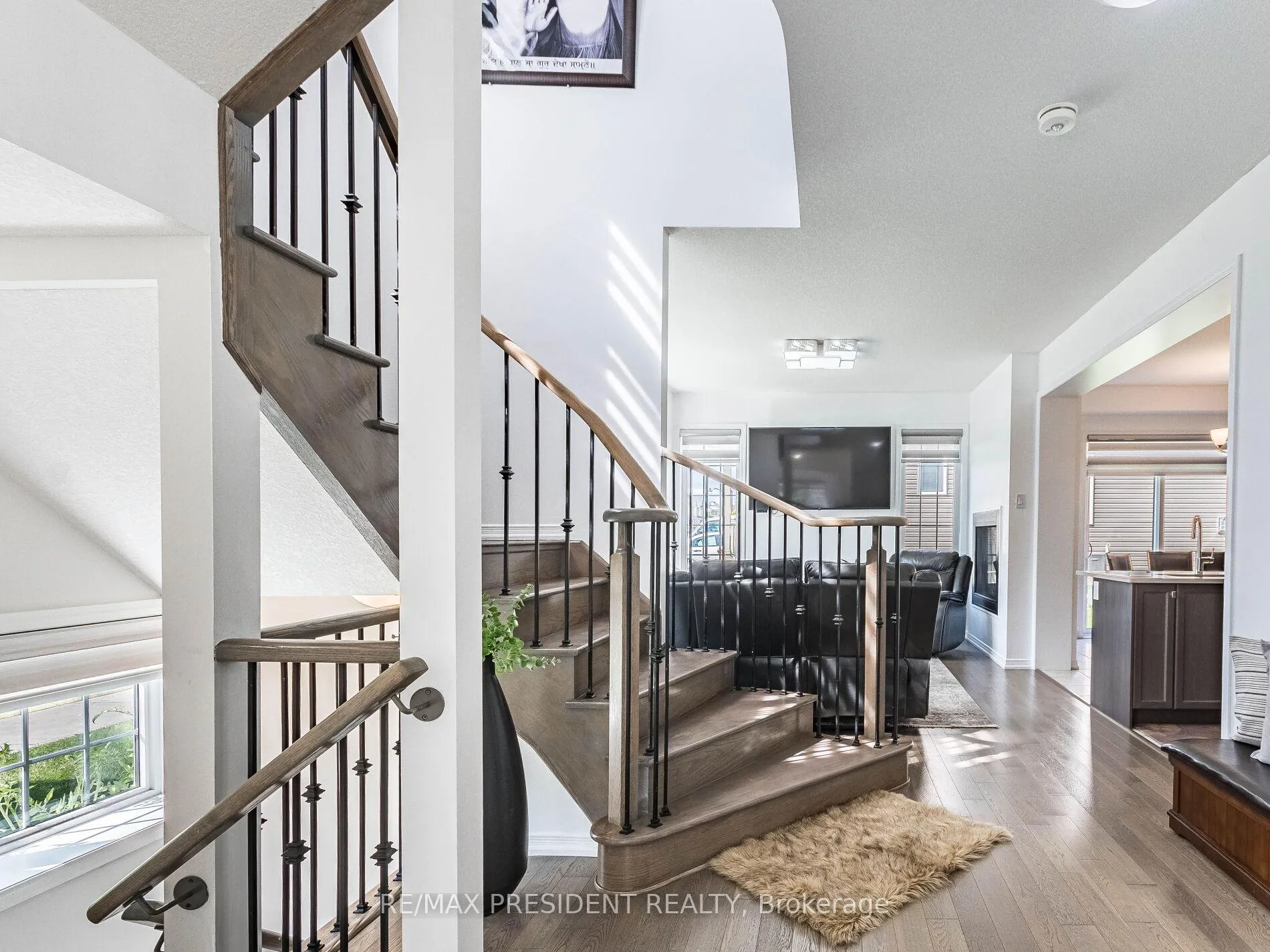 Photo 9 of 161 Munro Circle E, Brantford — HOMEH