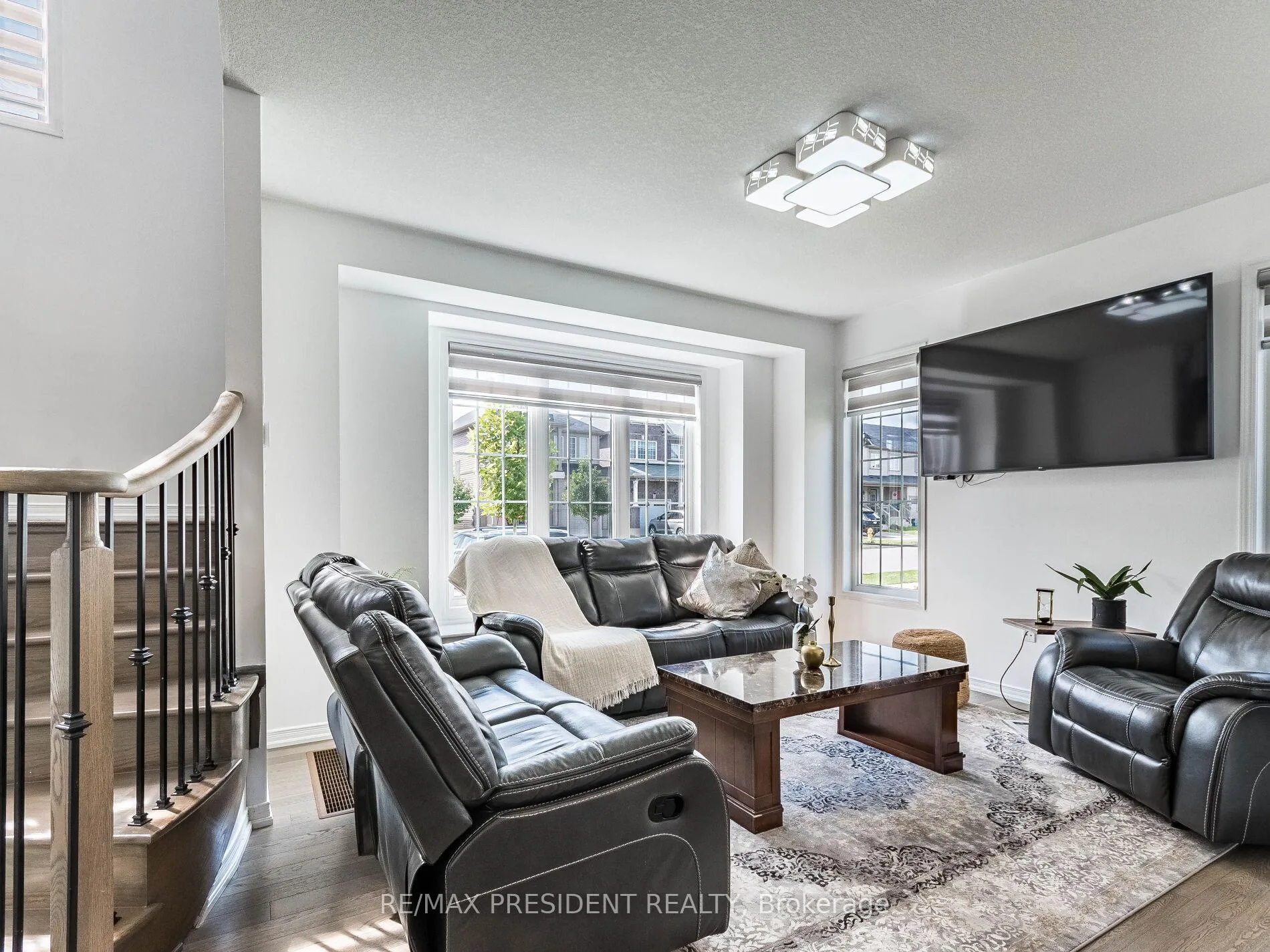 Photo 11 of 161 Munro Circle E, Brantford — HOMEH