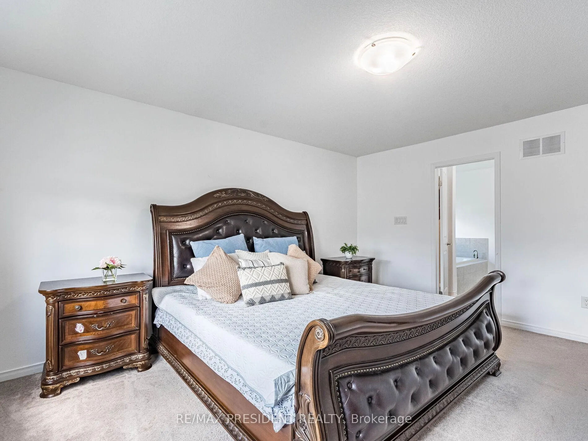 Photo 25 of 161 Munro Circle E, Brantford — HOMEH