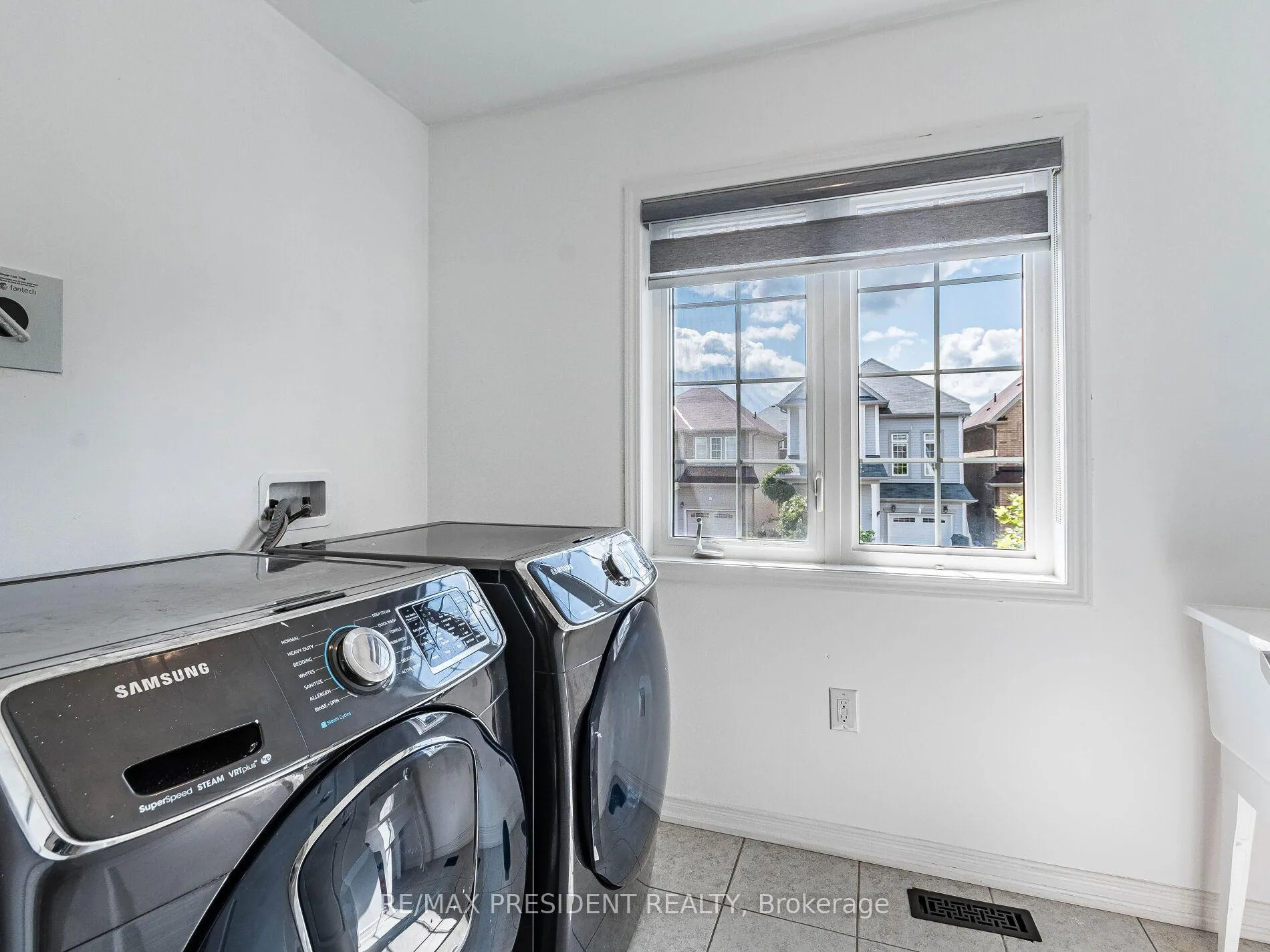 Photo 36 of 161 Munro Circle E, Brantford — HOMEH