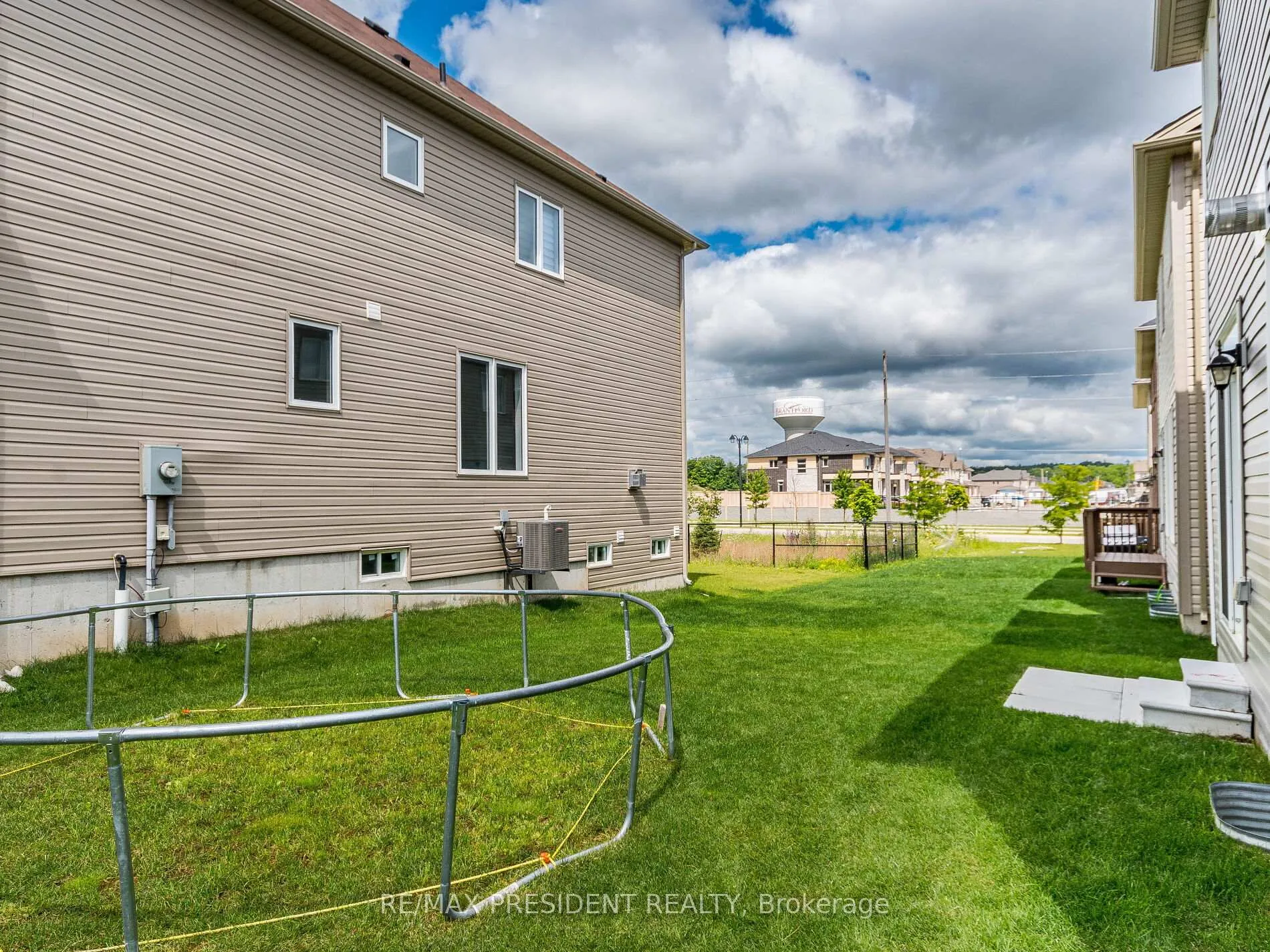 Photo 37 of 161 Munro Circle E, Brantford — HOMEH