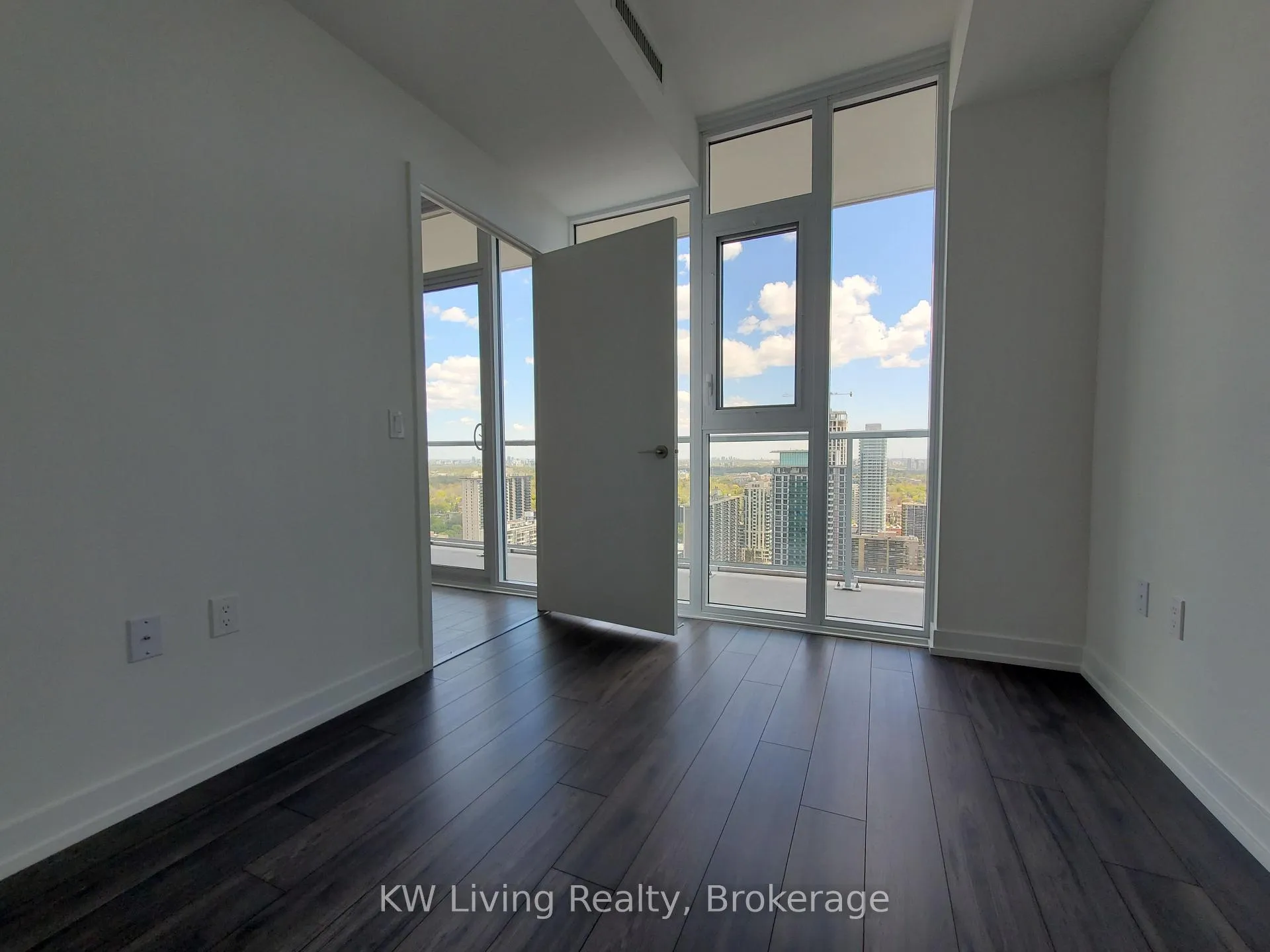 Photo 4 of Unit 2504, 33 Helendale Avenue, Toronto, Yonge-Eglinton — HOMEH