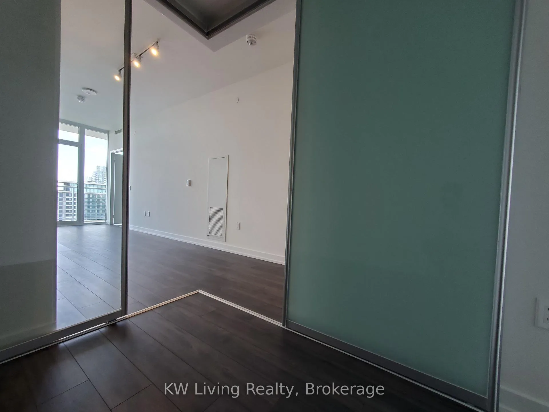 Photo 5 of Unit 2504, 33 Helendale Avenue, Toronto, Yonge-Eglinton — HOMEH