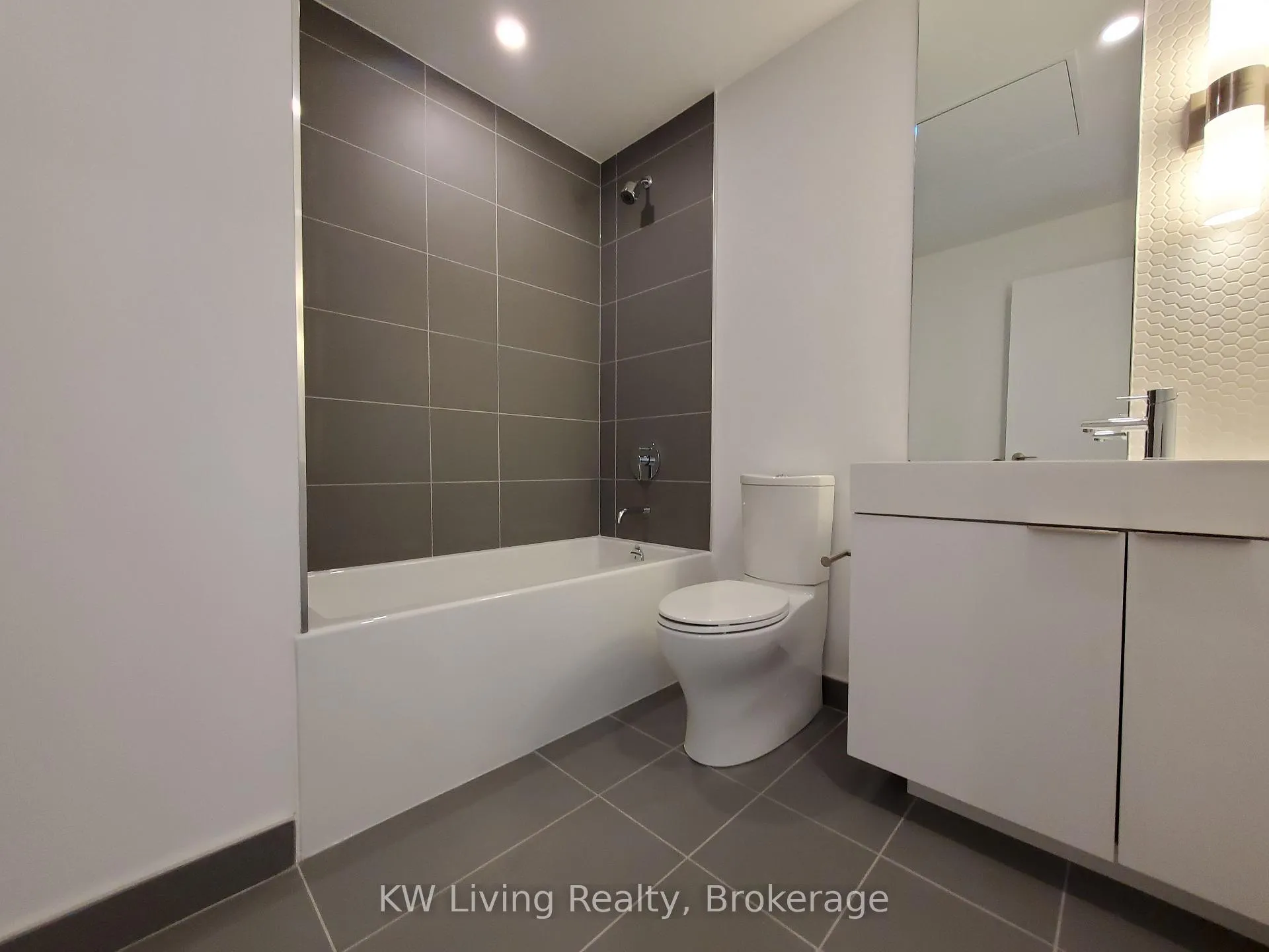 Photo 8 of Unit 2504, 33 Helendale Avenue, Toronto, Yonge-Eglinton — HOMEH