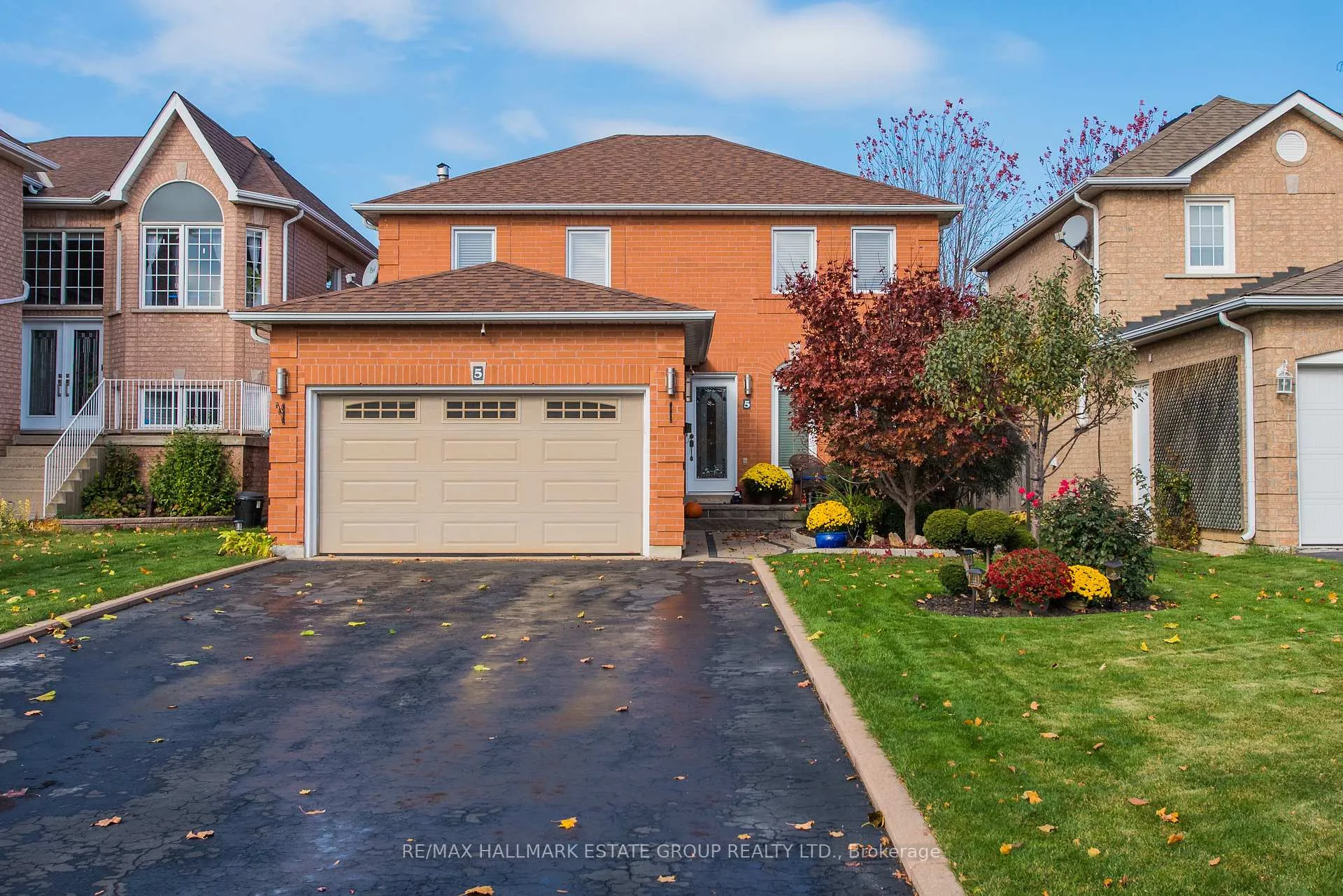 Photo 2 of 5 Cochrane Avenue, Brampton, Heart Lake East — HOMEH