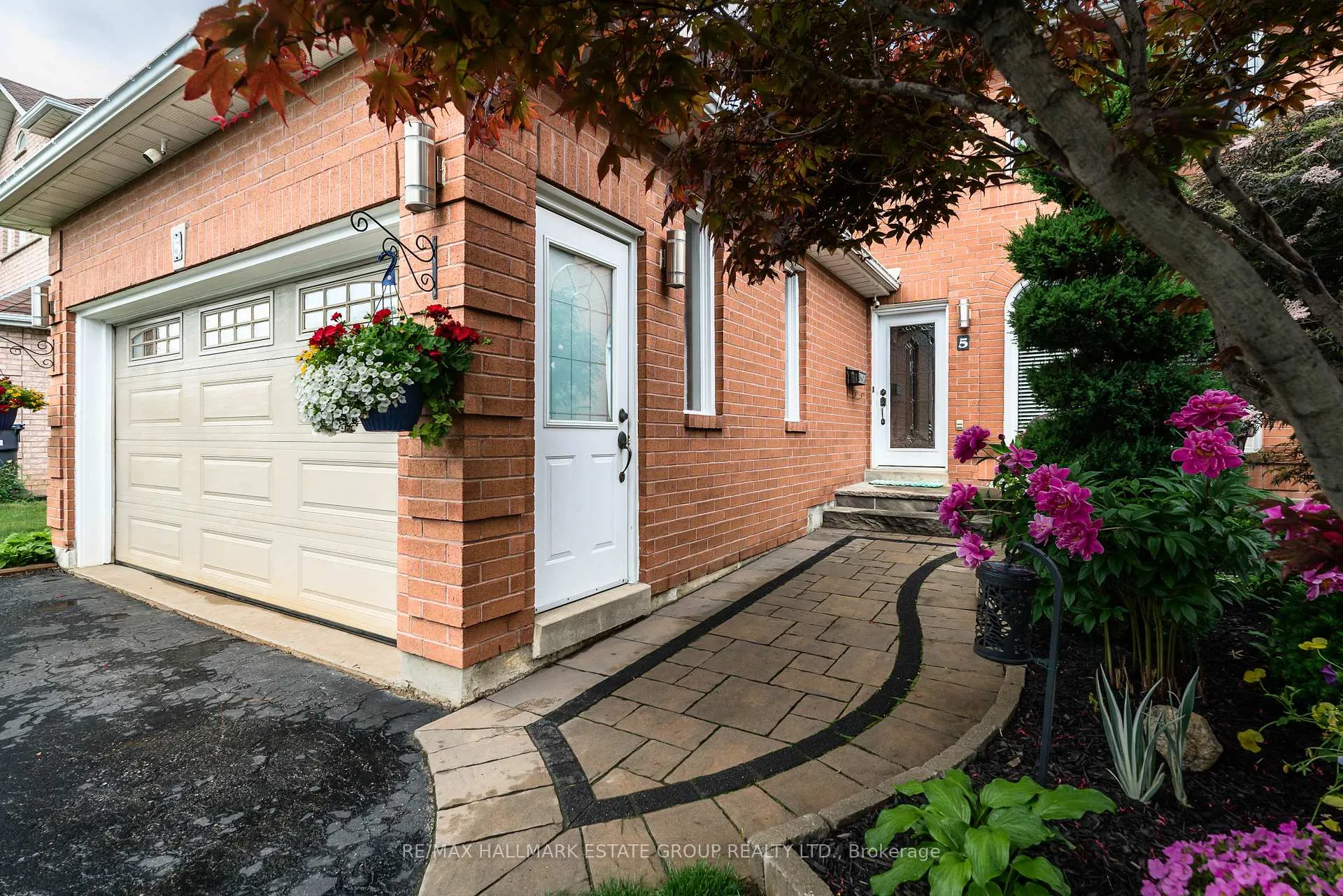 Photo 3 of 5 Cochrane Avenue, Brampton, Heart Lake East — HOMEH