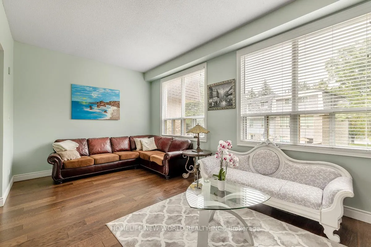 Photo 6 of 61 Poplar Crescent, Aurora, Aurora Highlands — HOMEH