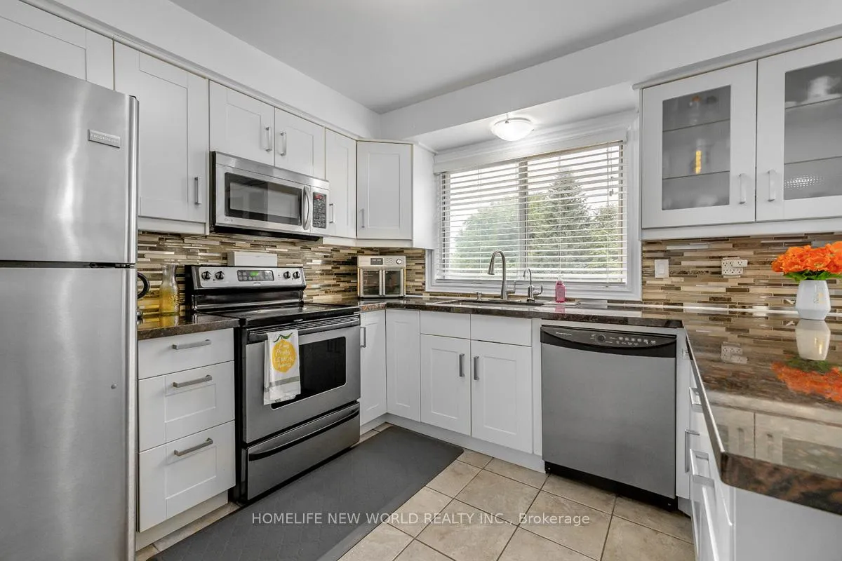 Photo 9 of 61 Poplar Crescent, Aurora, Aurora Highlands — HOMEH
