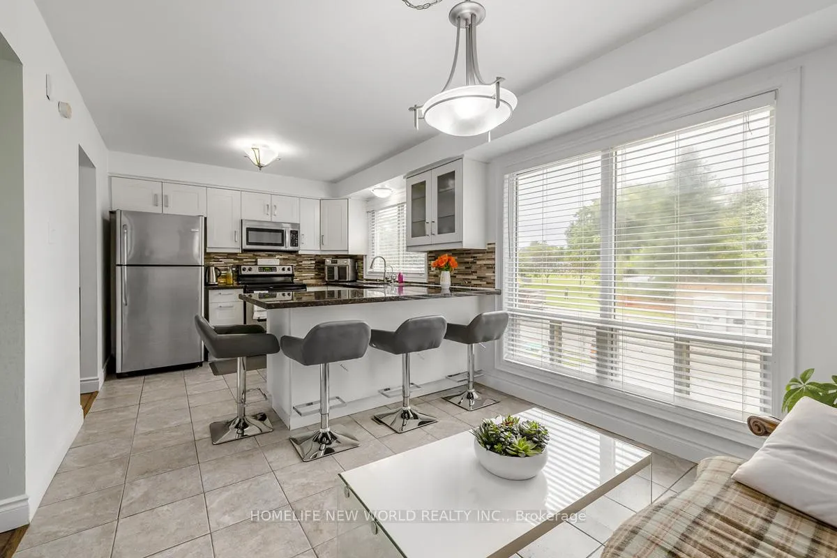 Photo 10 of 61 Poplar Crescent, Aurora, Aurora Highlands — HOMEH