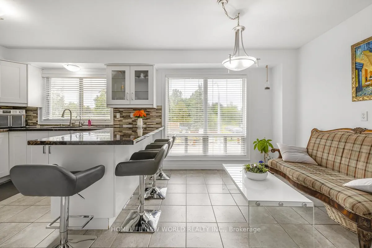 Photo 11 of 61 Poplar Crescent, Aurora, Aurora Highlands — HOMEH