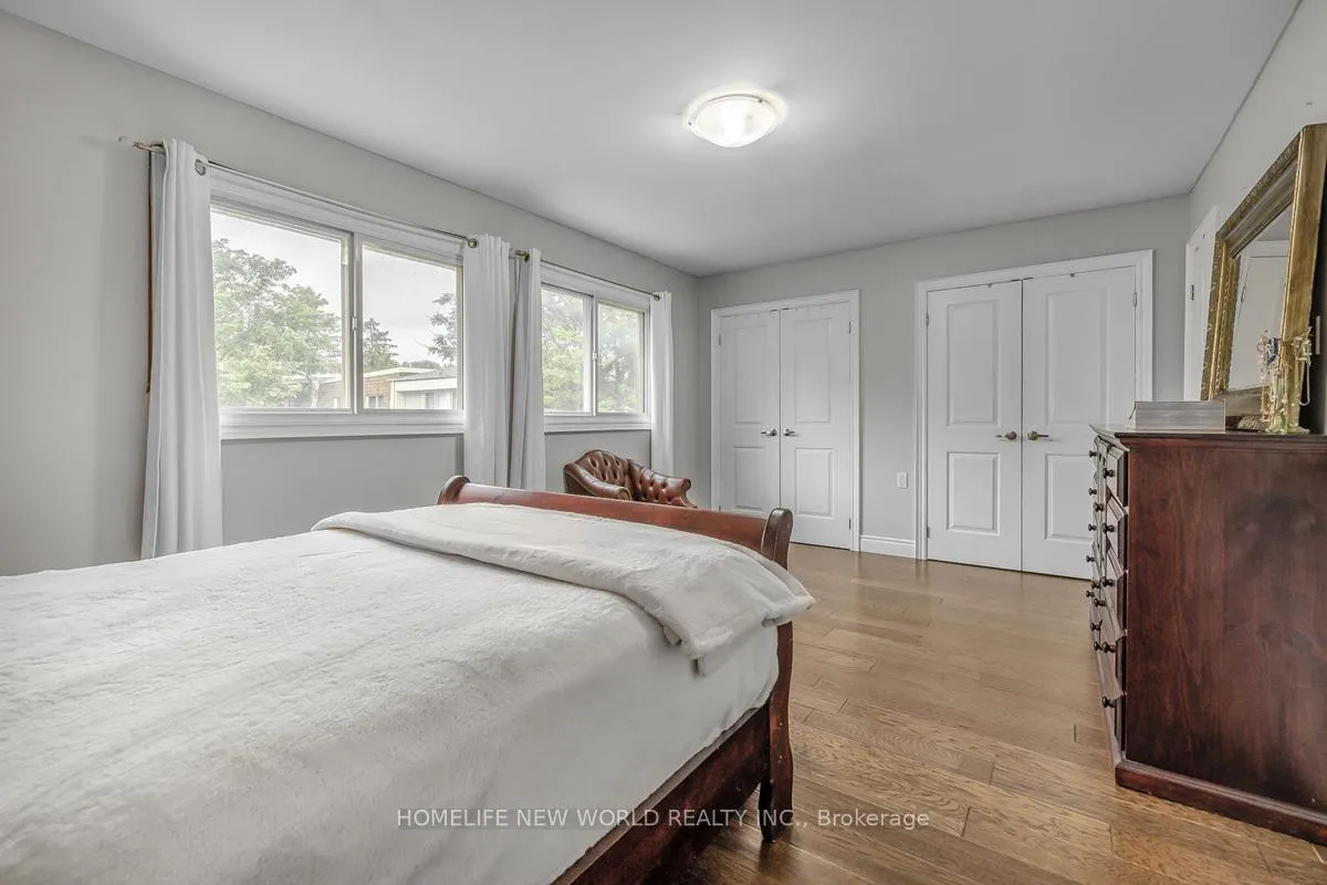 Photo 12 of 61 Poplar Crescent, Aurora, Aurora Highlands — HOMEH