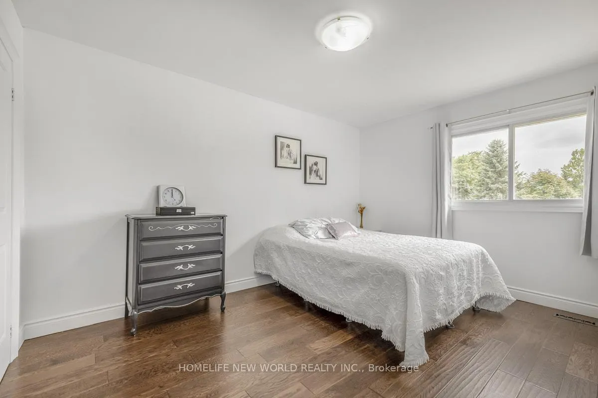 Photo 14 of 61 Poplar Crescent, Aurora, Aurora Highlands — HOMEH