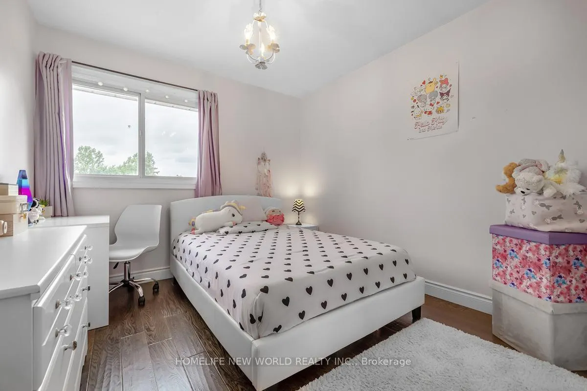 Photo 15 of 61 Poplar Crescent, Aurora, Aurora Highlands — HOMEH