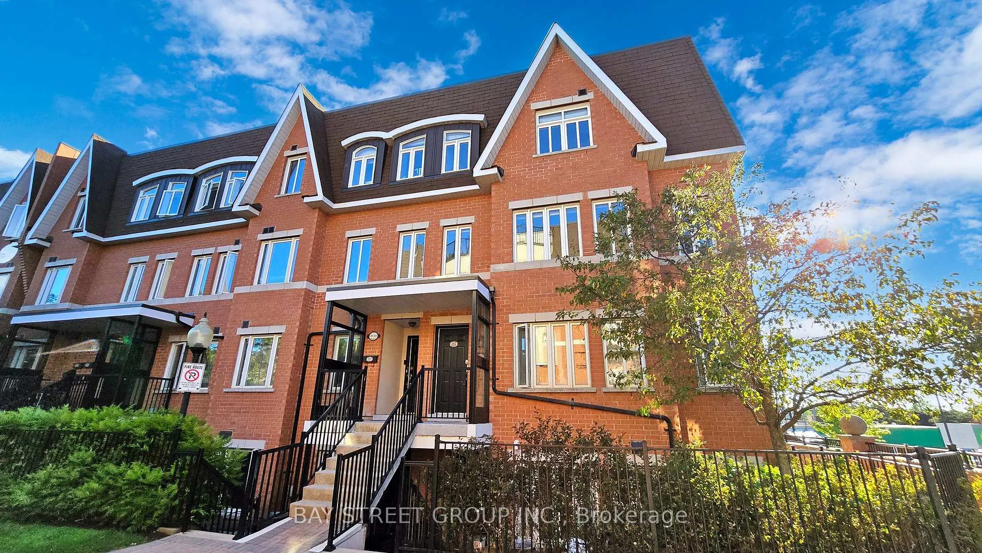 Photo 3 of Unit 212, 308 John Street, Markham, Aileen-Willowbrook — HOMEH