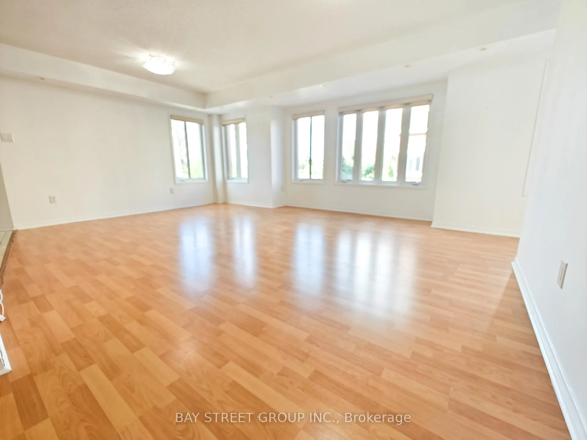 Photo 4 of Unit 212, 308 John Street, Markham, Aileen-Willowbrook — HOMEH