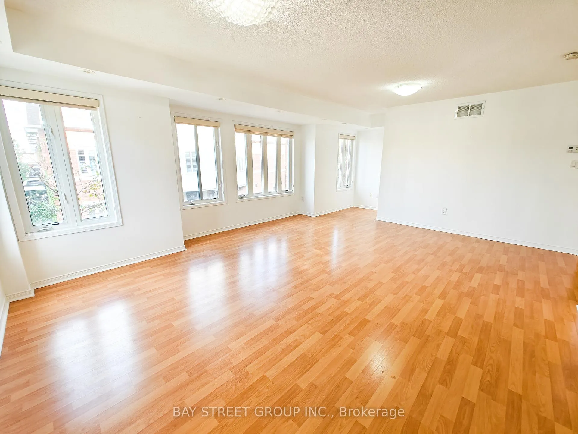 Photo 5 of Unit 212, 308 John Street, Markham, Aileen-Willowbrook — HOMEH