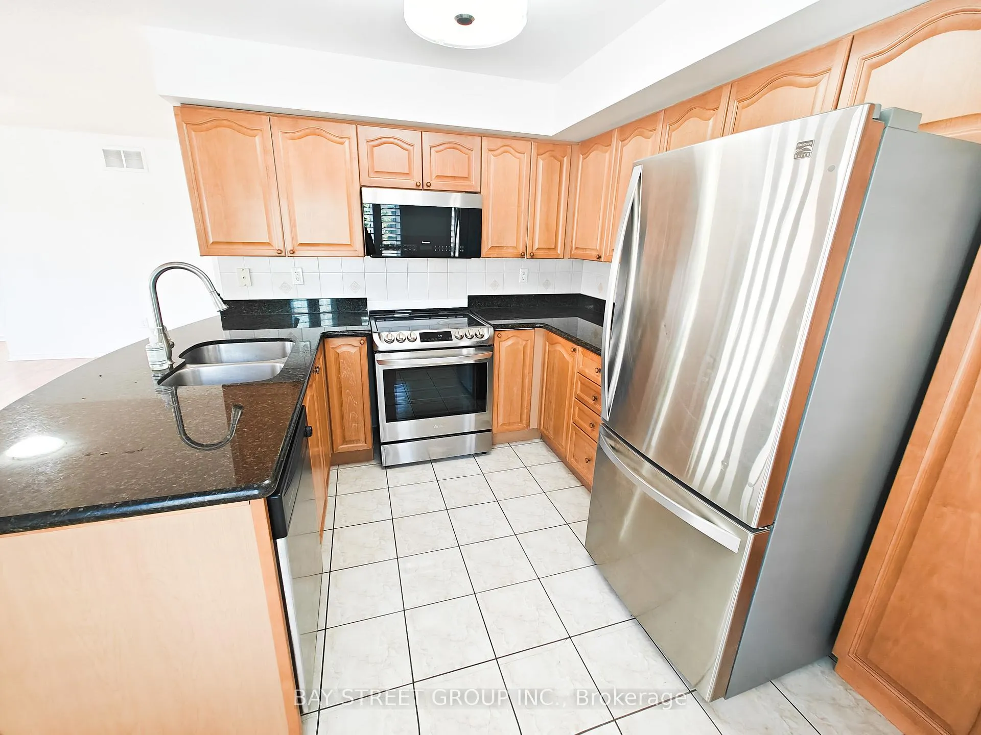 Photo 8 of Unit 212, 308 John Street, Markham, Aileen-Willowbrook — HOMEH