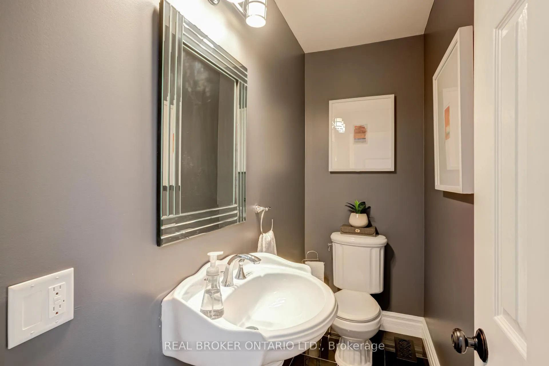 Photo 14 of 331 Millwood Road, Toronto, Mount Pleasant East — HOMEH