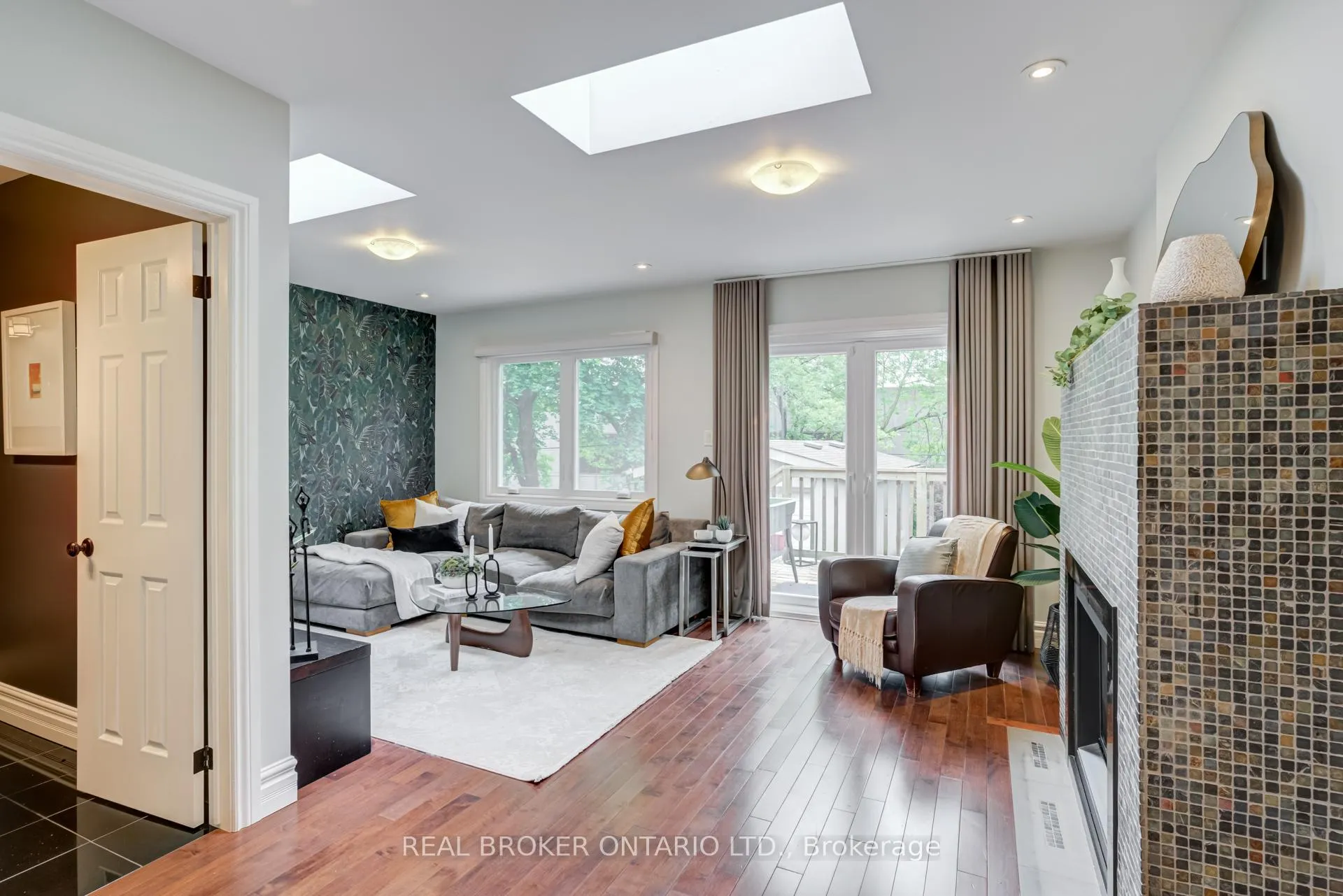 Photo 15 of 331 Millwood Road, Toronto, Mount Pleasant East — HOMEH