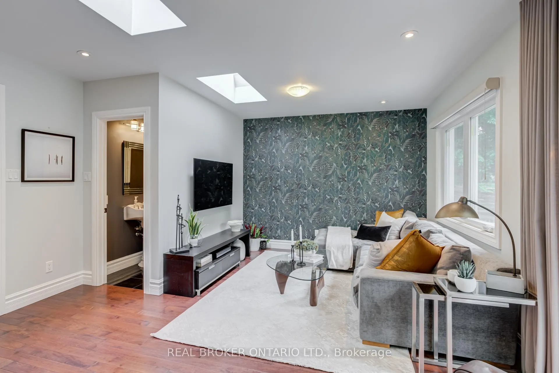 Photo 17 of 331 Millwood Road, Toronto, Mount Pleasant East — HOMEH