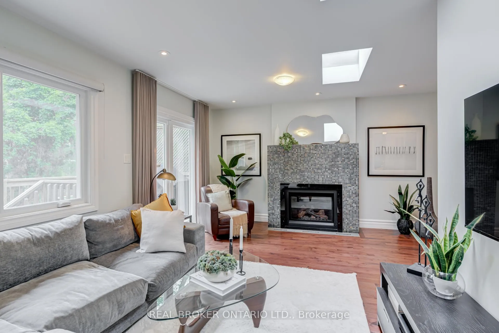 Photo 18 of 331 Millwood Road, Toronto, Mount Pleasant East — HOMEH