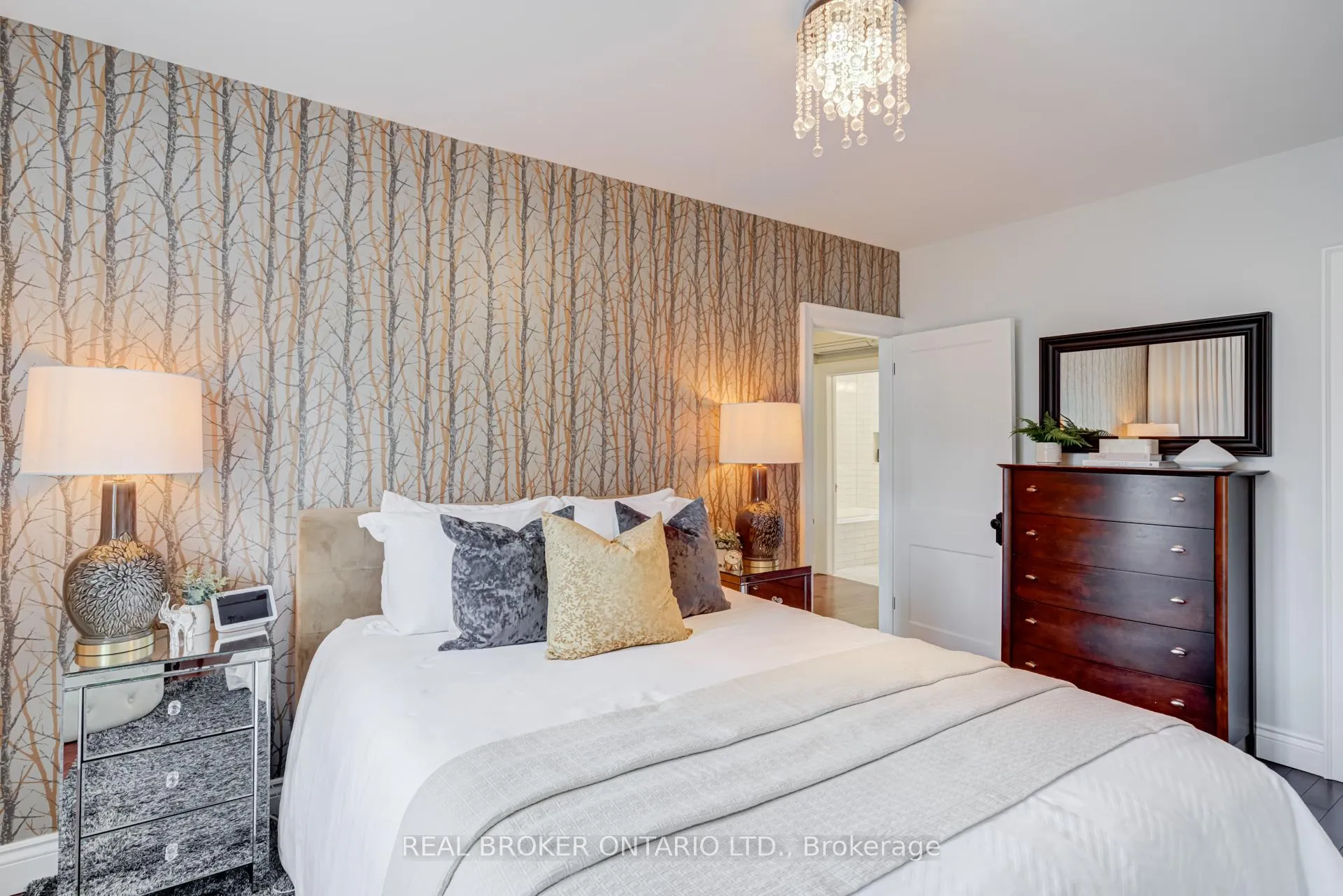 Photo 20 of 331 Millwood Road, Toronto, Mount Pleasant East — HOMEH