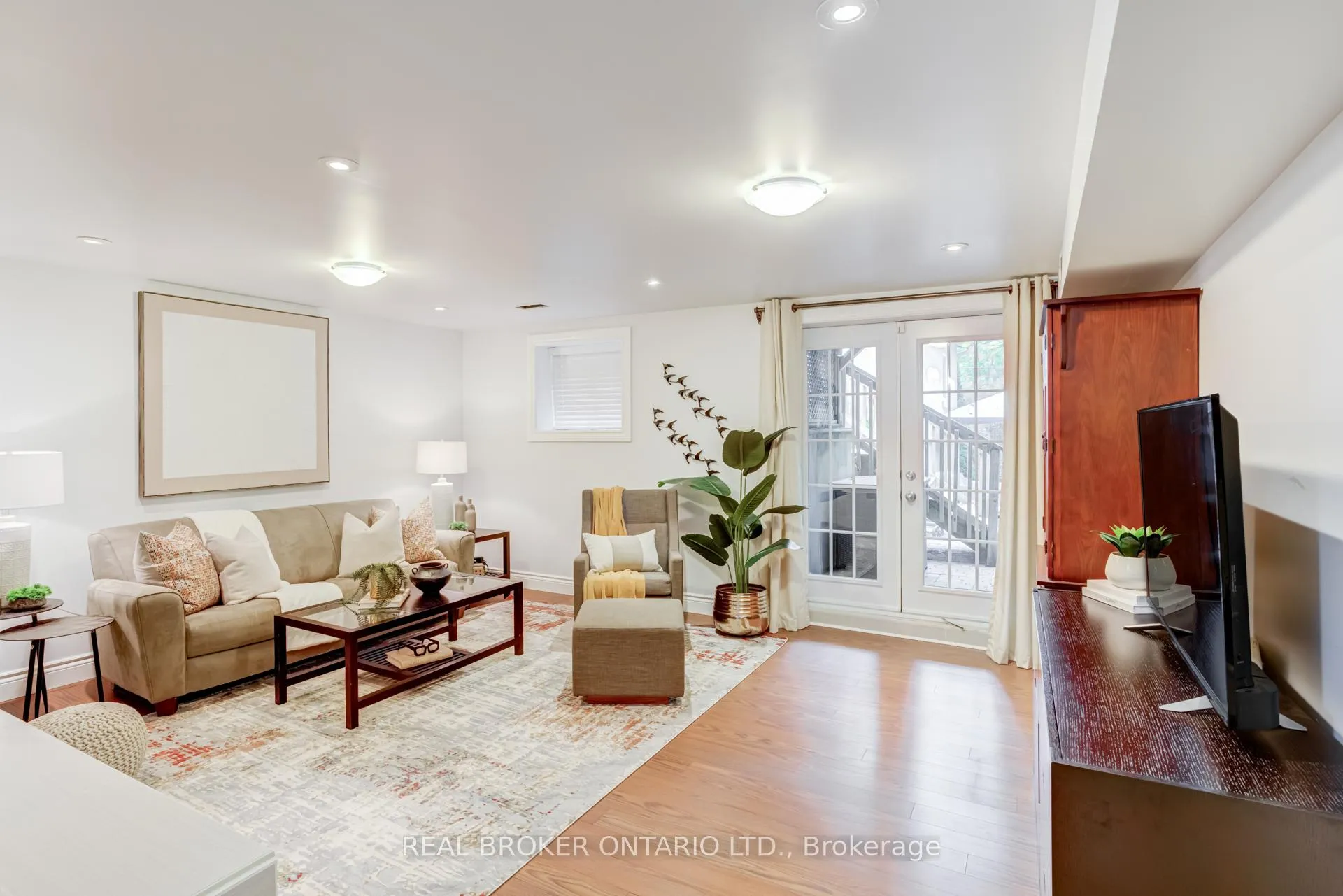Photo 31 of 331 Millwood Road, Toronto, Mount Pleasant East — HOMEH