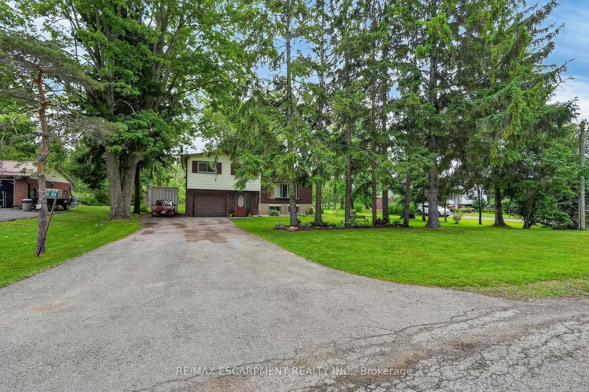 Photo 2 of 124 Mumby Road, Haldimand, Dunnville — HOMEH