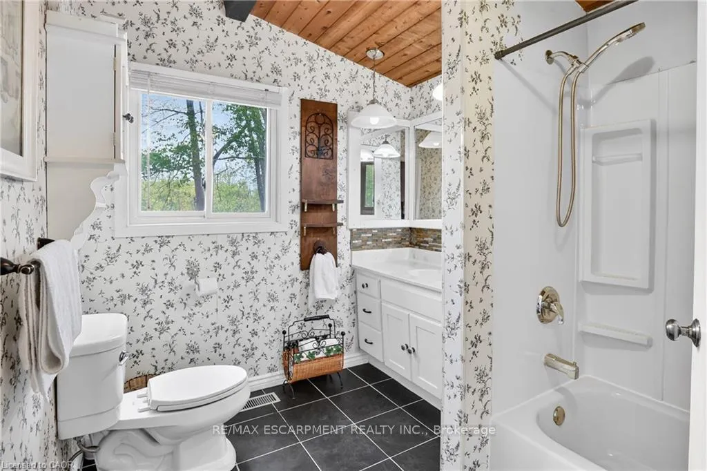 Photo 23 of 124 Mumby Road, Haldimand, Dunnville — HOMEH