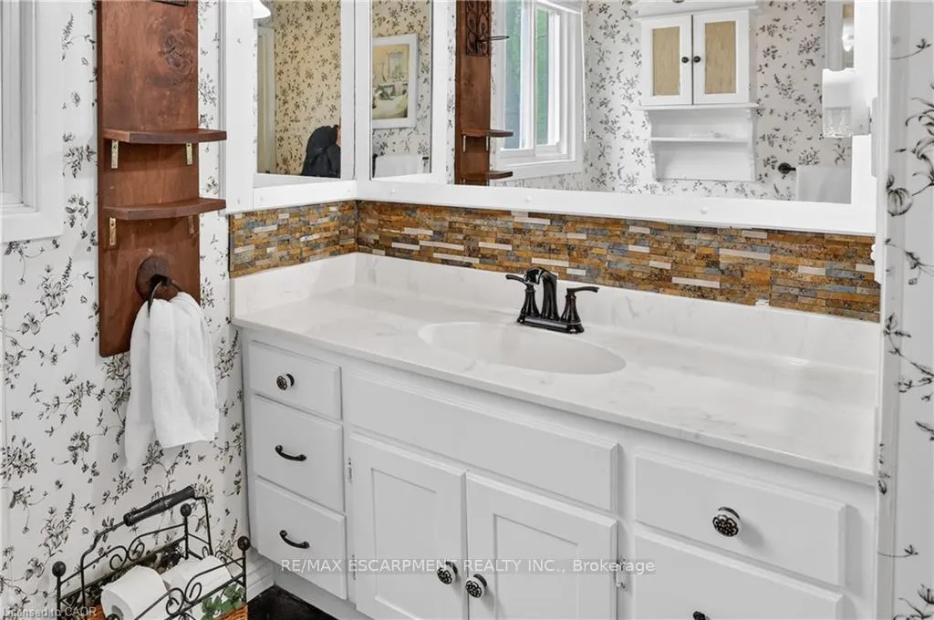 Photo 24 of 124 Mumby Road, Haldimand, Dunnville — HOMEH