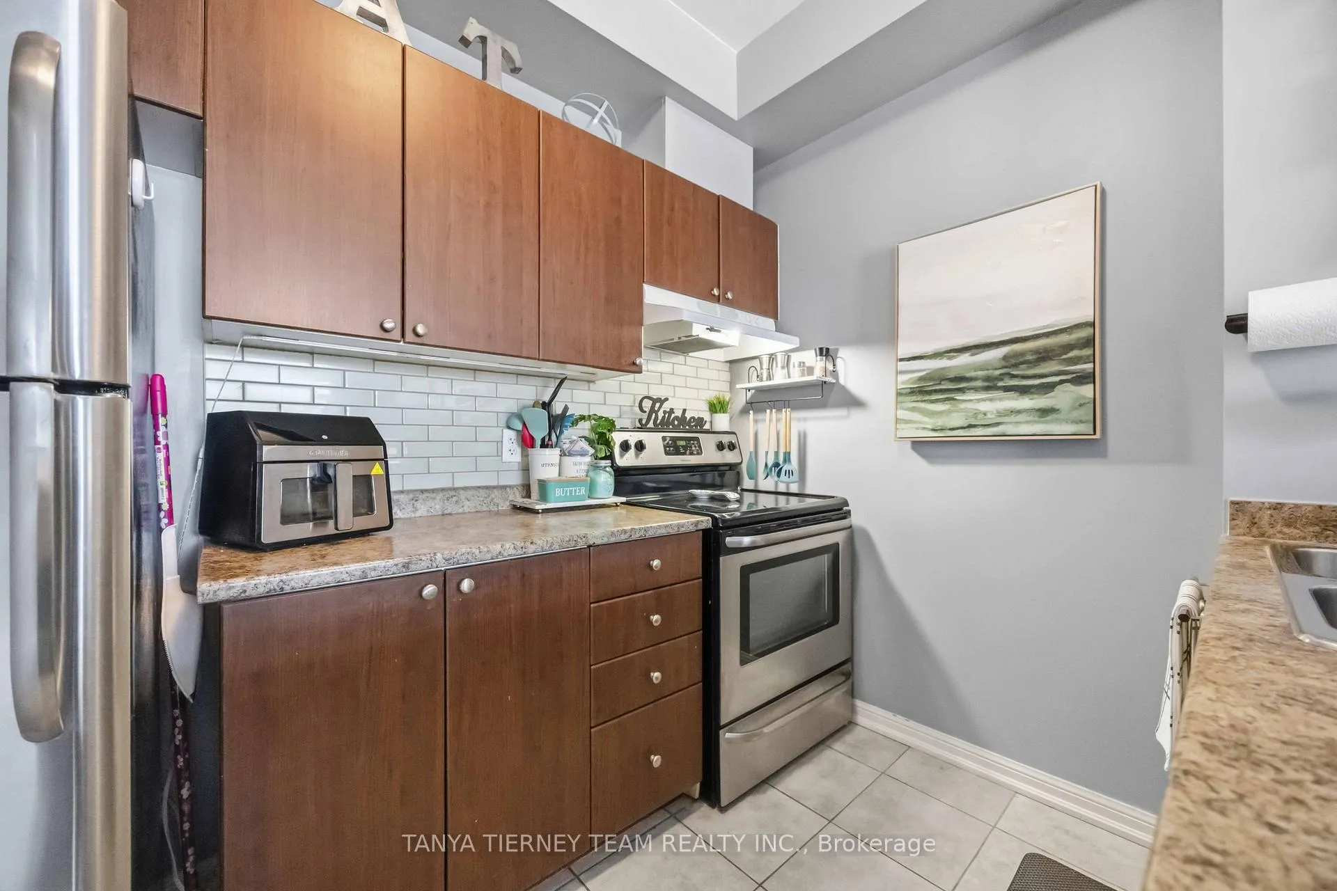 Photo 11 of Unit 307, 52 Harvey Johnston Way, Whitby, Brooklin — HOMEH