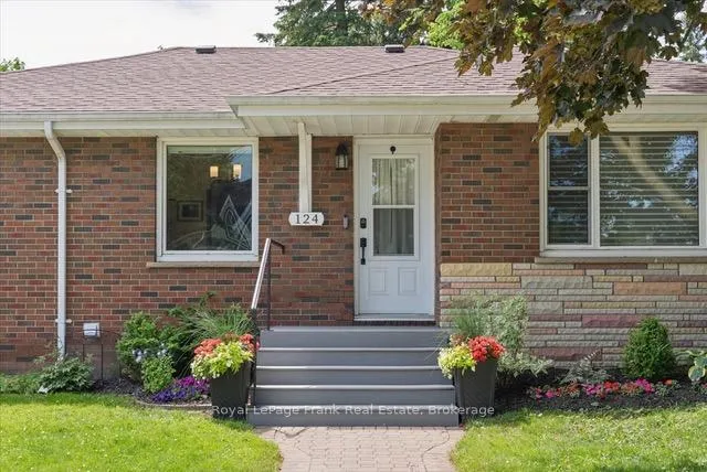 Photo 4 of 124 Brock Street E, Uxbridge — HOMEH