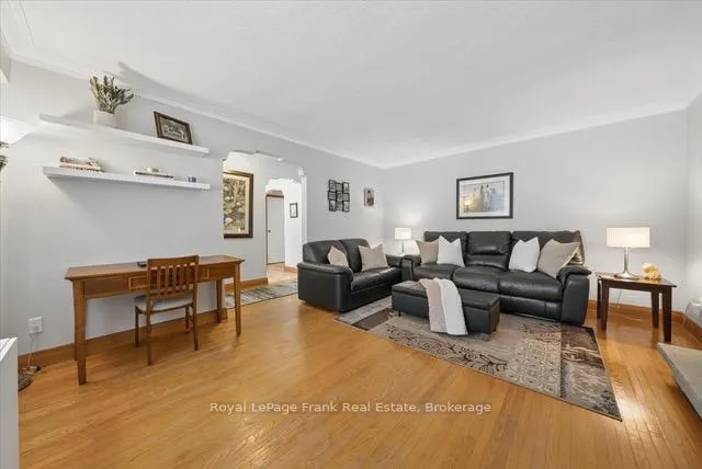 Photo 7 of 124 Brock Street E, Uxbridge — HOMEH