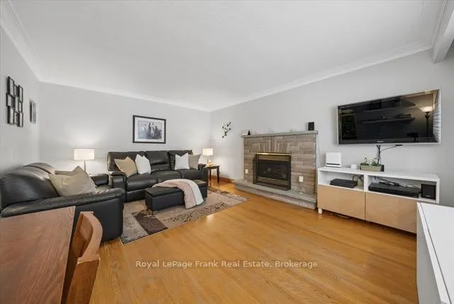 Photo 8 of 124 Brock Street E, Uxbridge — HOMEH