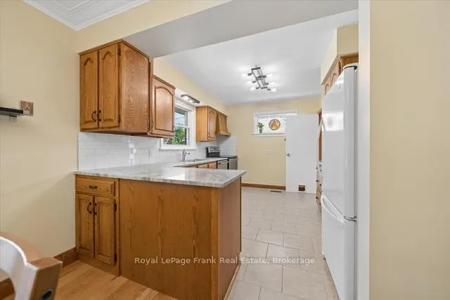 Photo 11 of 124 Brock Street E, Uxbridge — HOMEH