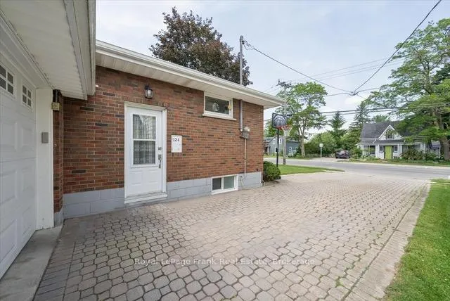 Photo 39 of 124 Brock Street E, Uxbridge — HOMEH