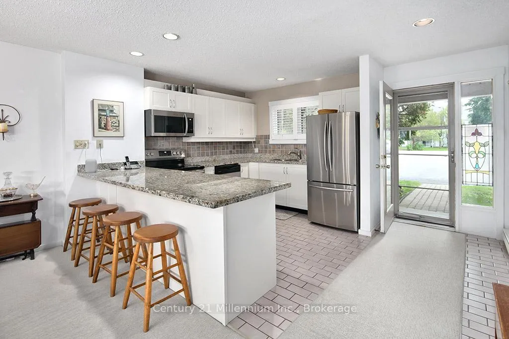 Photo 3 of 500 Oxbow Crescent, Collingwood — HOMEH