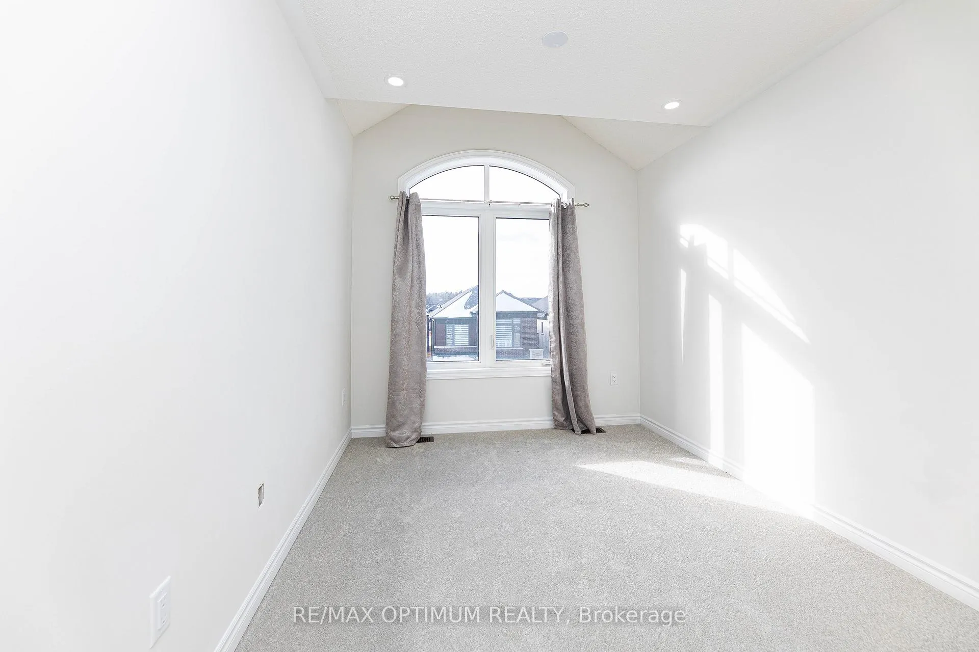 Photo 29 of 63 Minnock Street, Caledon, Rural Caledon — HOMEH