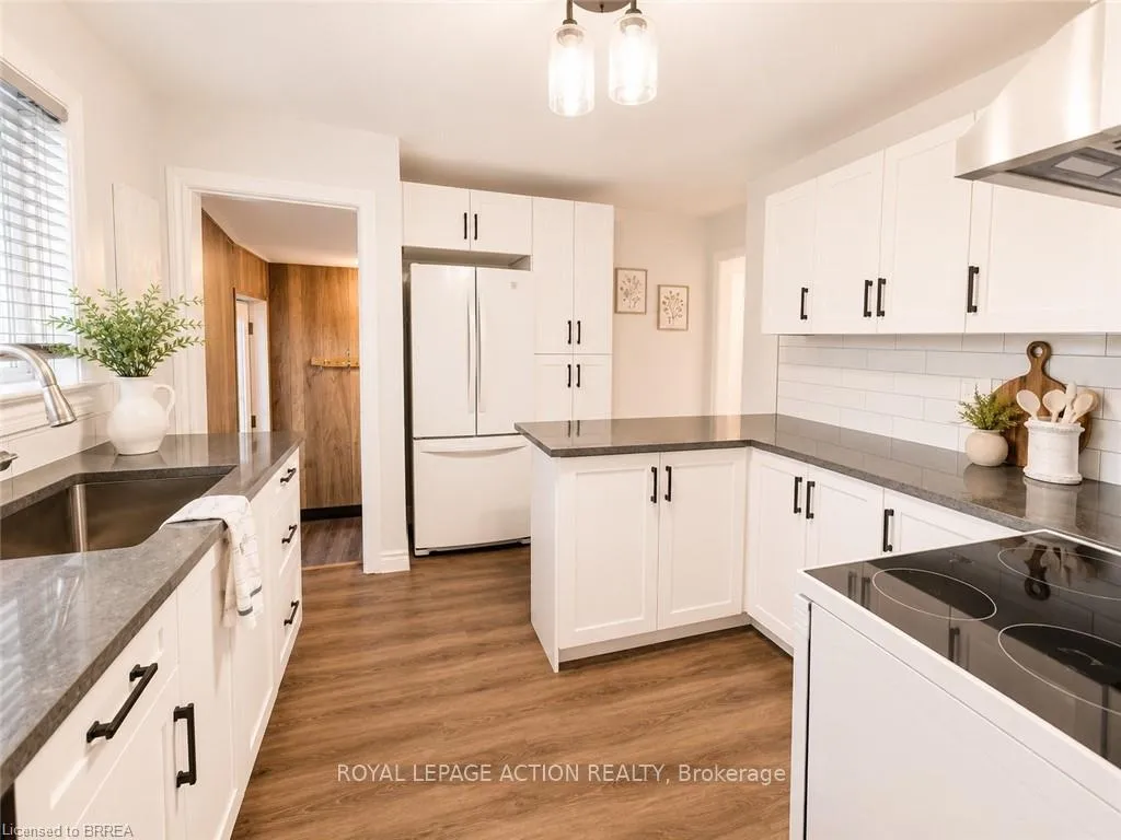 Photo 5 of 63 Hill Avenue, Brantford — HOMEH