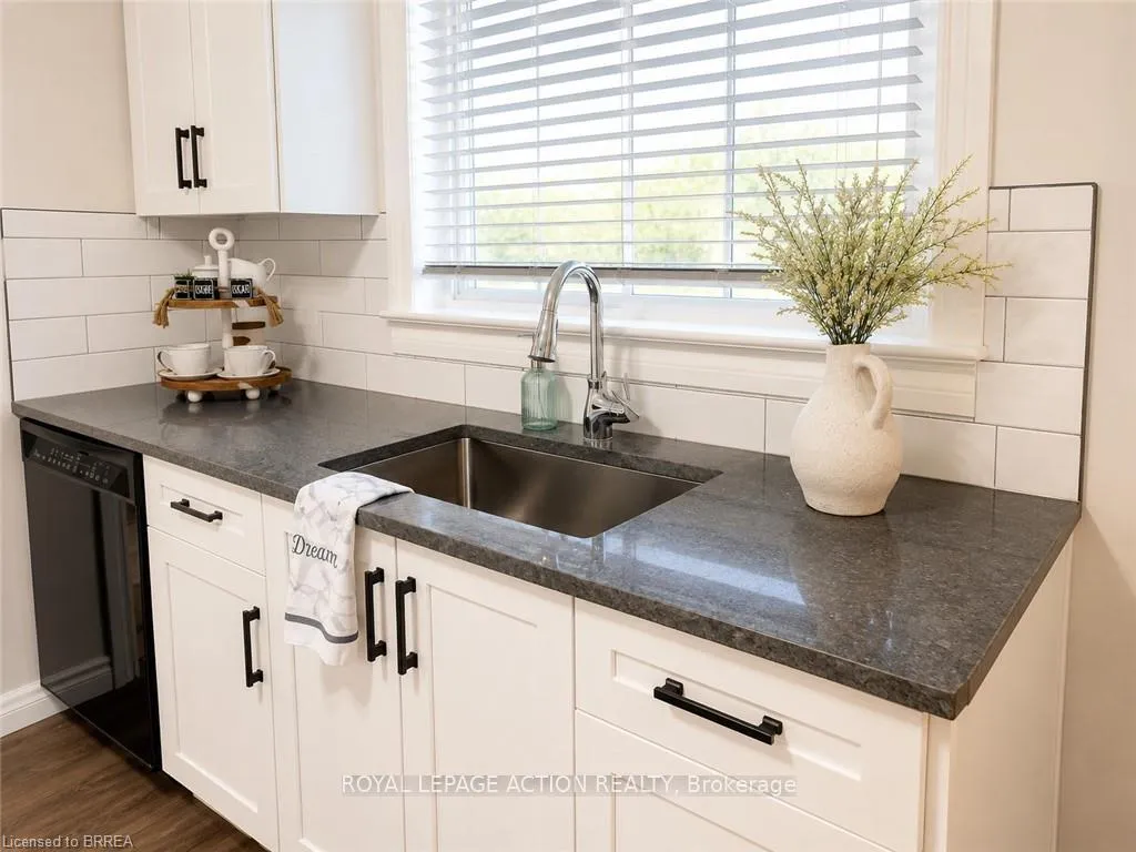 Photo 6 of 63 Hill Avenue, Brantford — HOMEH