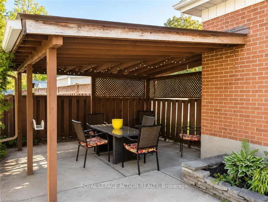 Photo 26 of 63 Hill Avenue, Brantford — HOMEH