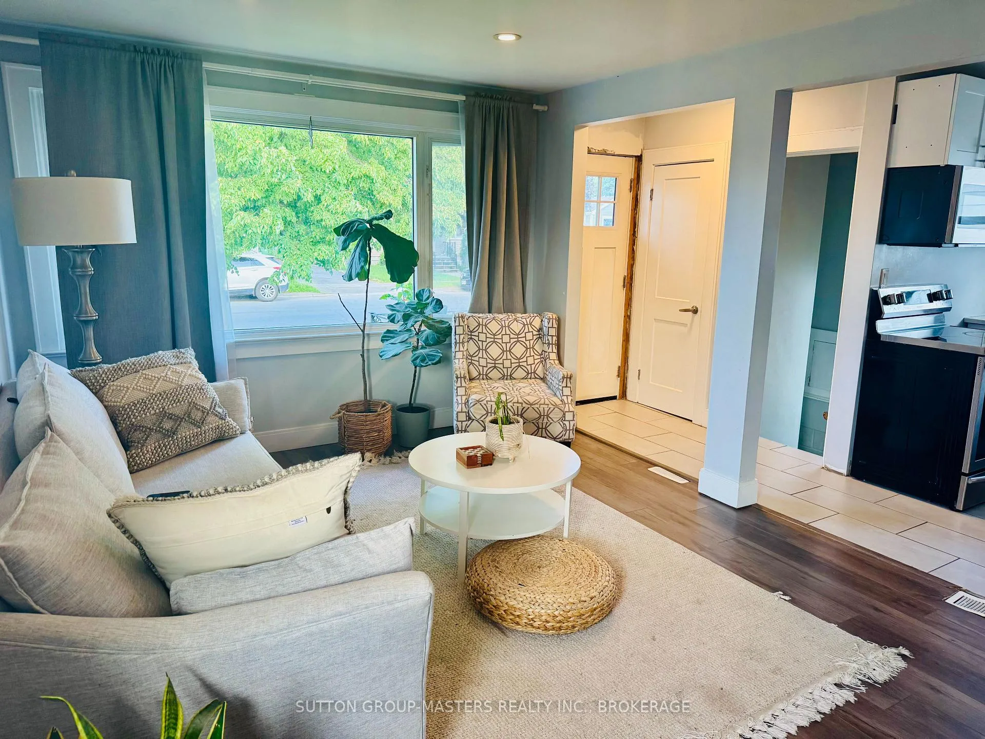 Photo 4 of 808 Victoria Street, Kingston, East of Sir John A. Blvd — HOMEH