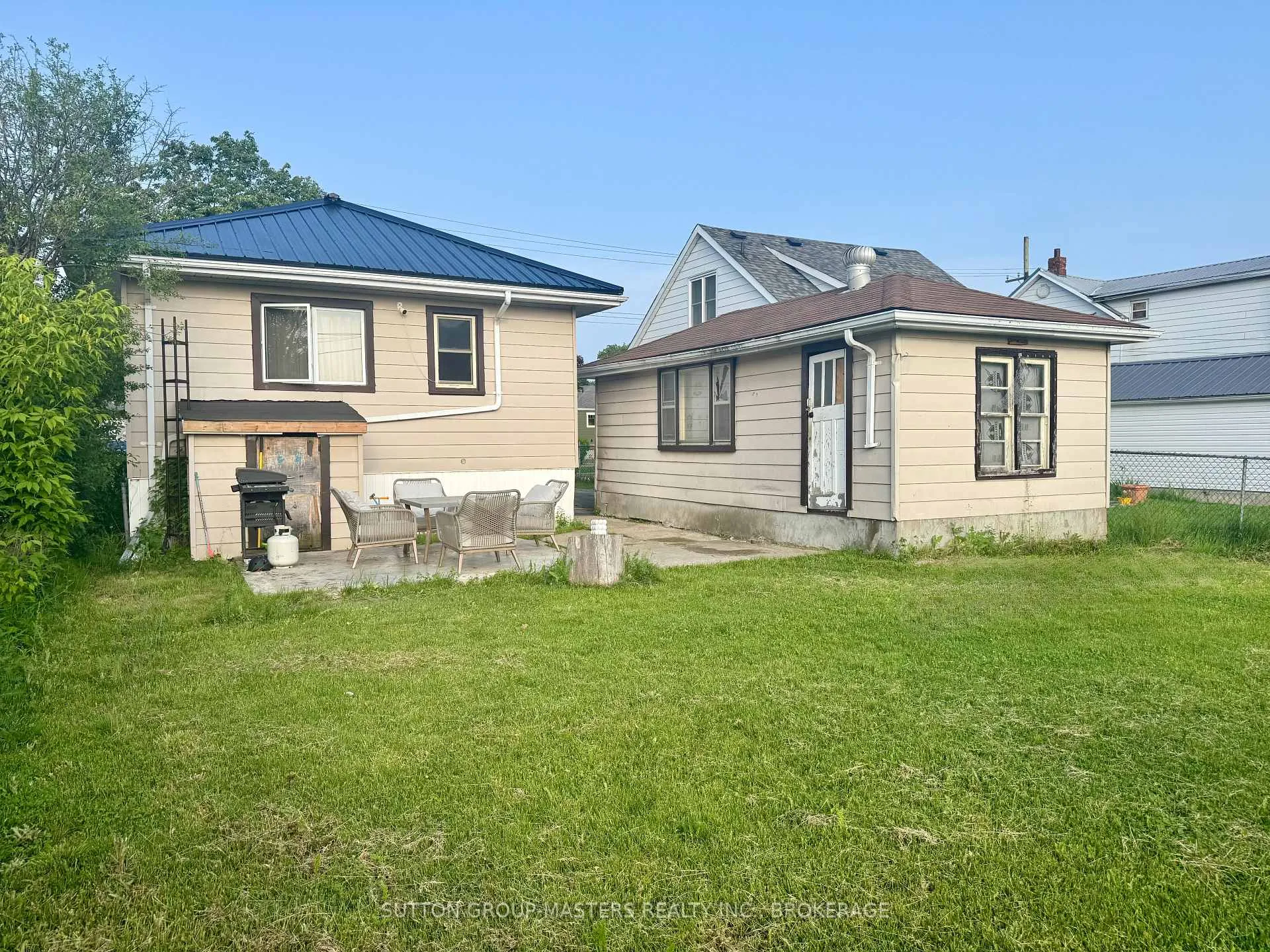 Photo 12 of 808 Victoria Street, Kingston, East of Sir John A. Blvd — HOMEH