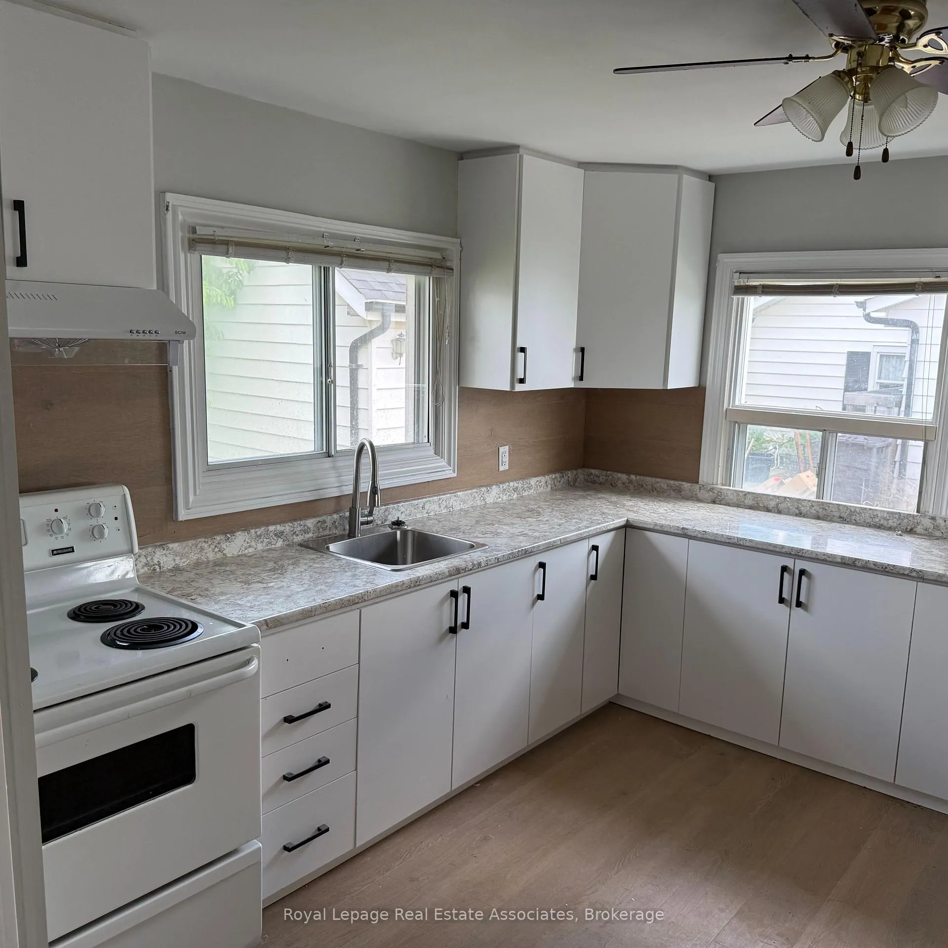 Photo 5 of Unit Upper Level, 13469 Highway 7, Halton Hills, Rural Halton Hills — HOMEH