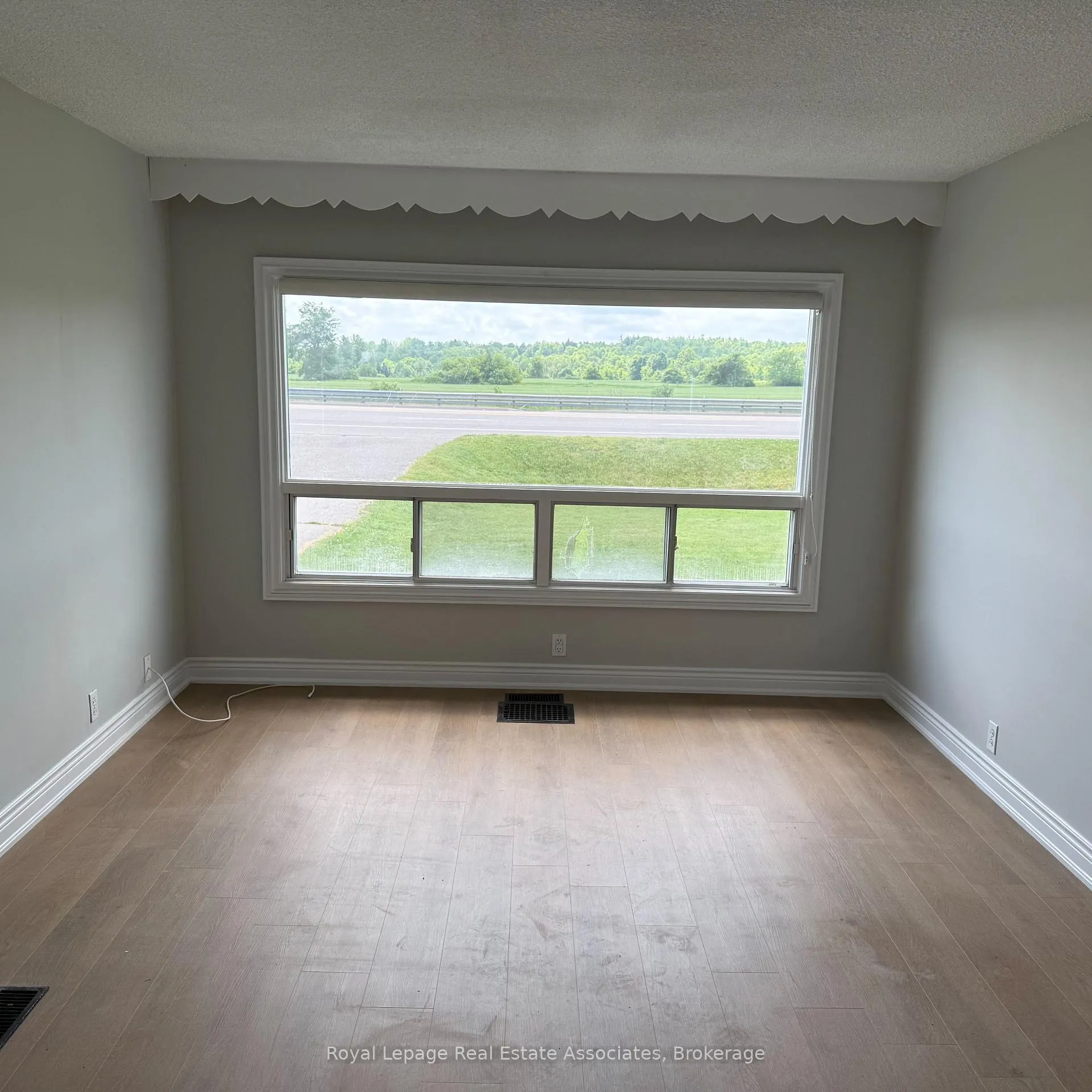Photo 7 of Unit Upper Level, 13469 Highway 7, Halton Hills, Rural Halton Hills — HOMEH