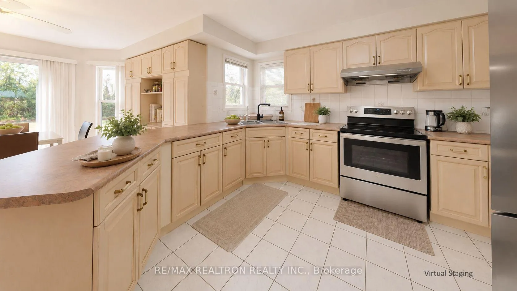 Photo 8 of 47 Central Park Drive, Markham, Markville — HOMEH