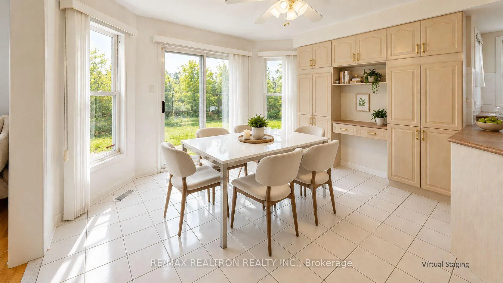 Photo 9 of 47 Central Park Drive, Markham, Markville — HOMEH