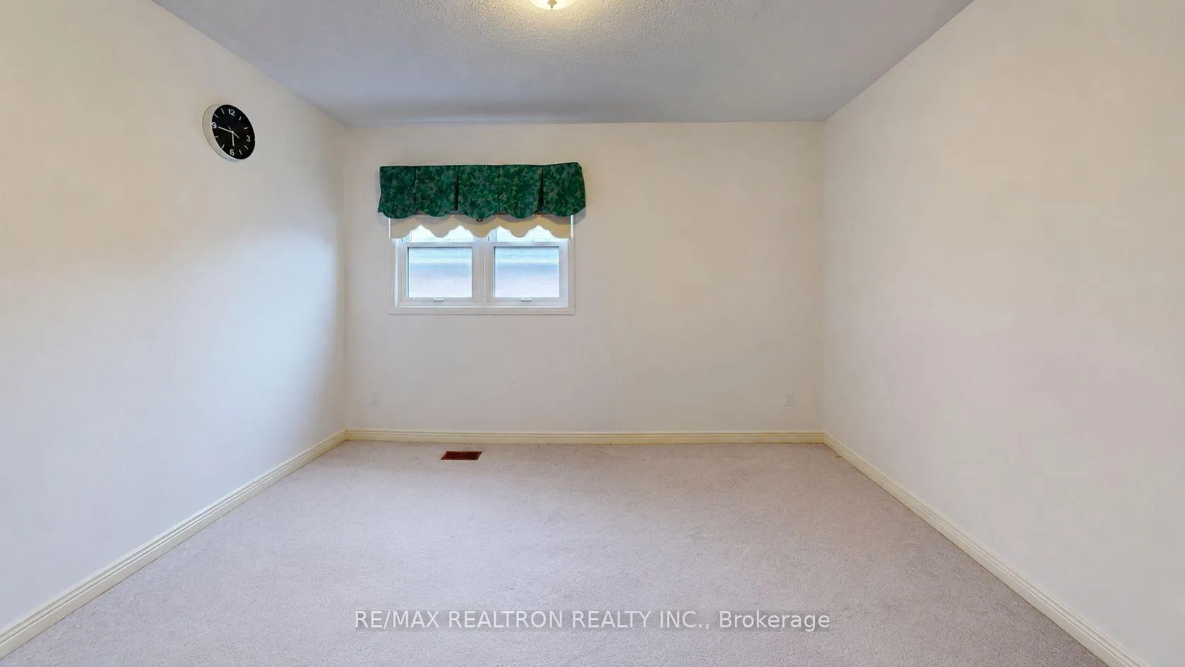 Photo 16 of 47 Central Park Drive, Markham, Markville — HOMEH